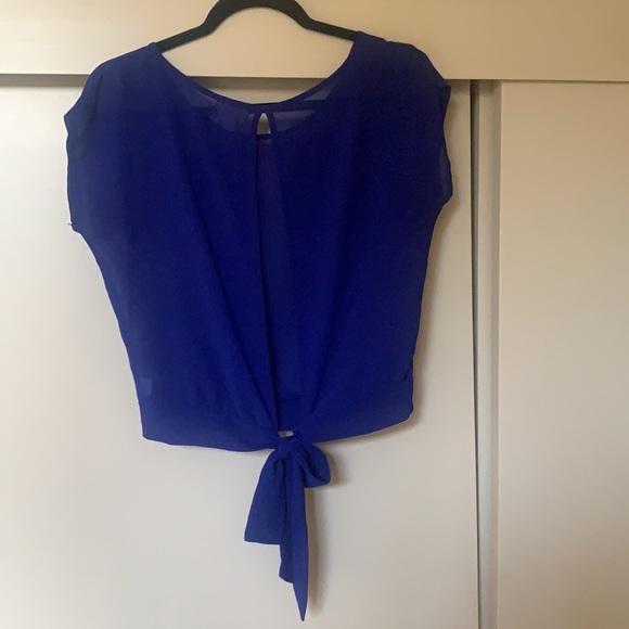 Cropped chiffon top - Picture 2 of 3